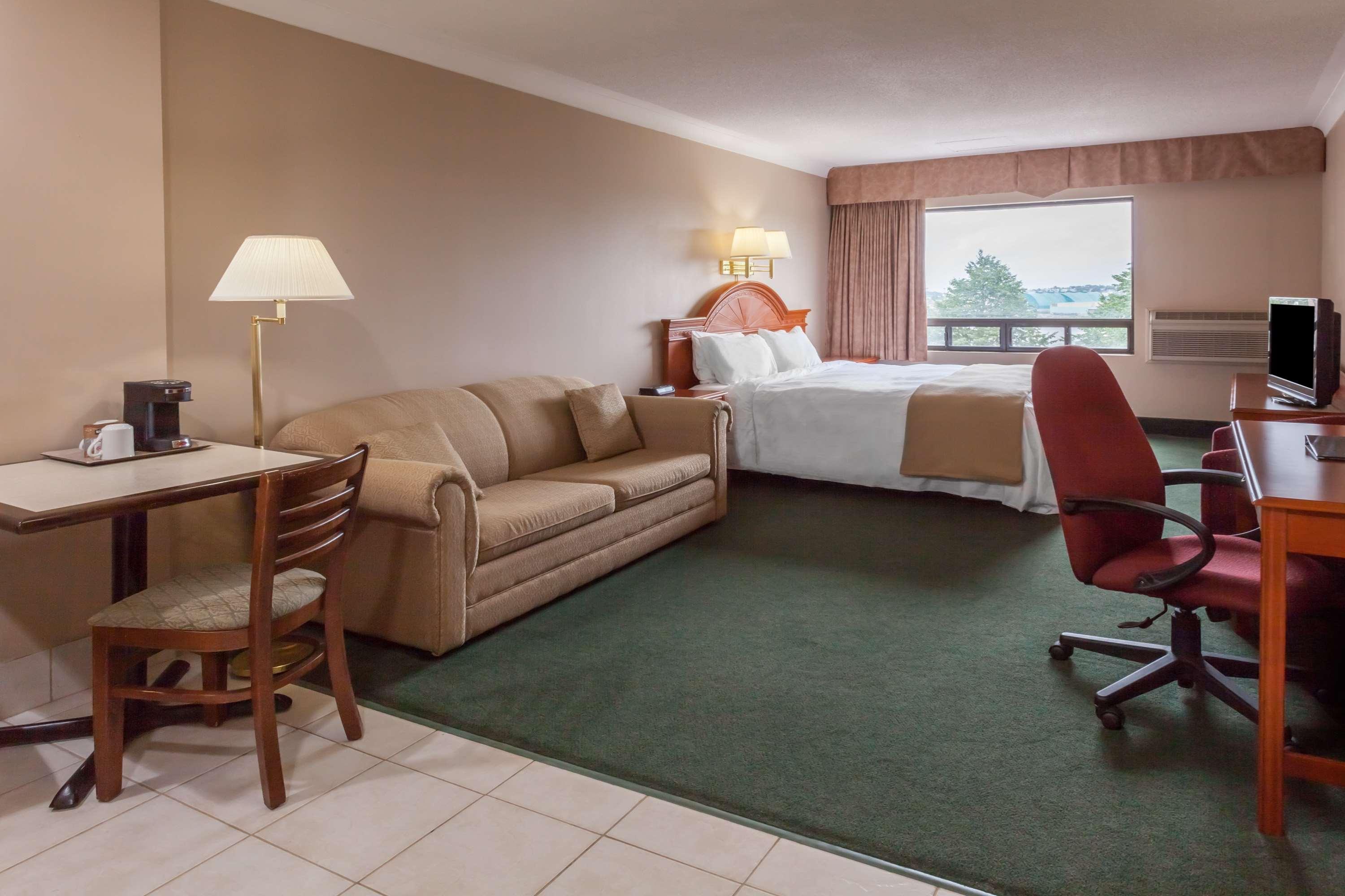 Crowne Plaza Harbour View By Ihg 4*