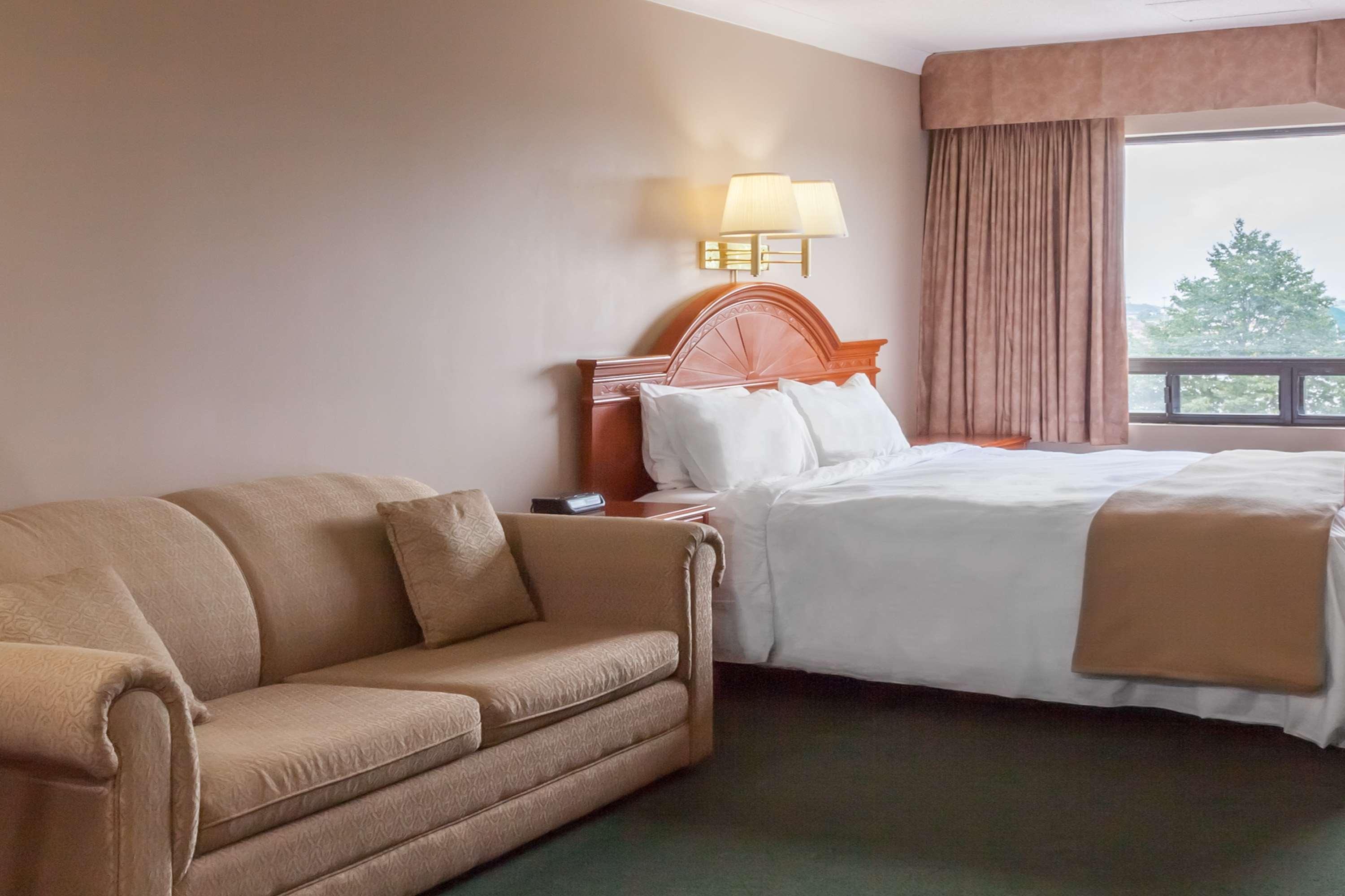 Hotel Crowne Plaza Harbour View By Ihg 4*